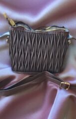 Burgulu Kahverengiyle Omuz Askılı Kadın Çantası